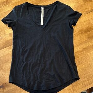 lululemon athletica Black V-Neck Short Sleeve Tee